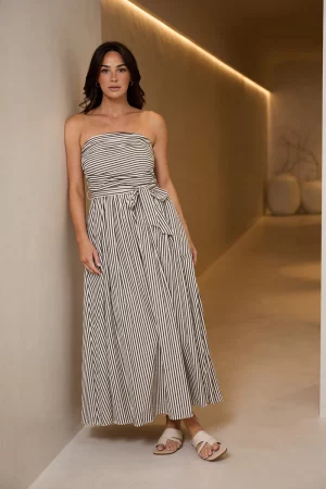 BT24409-1_AvalonDress_WhiteWBlackStripe_Campaign_6.jpg